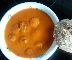 Pikante Currywurst-Suppe