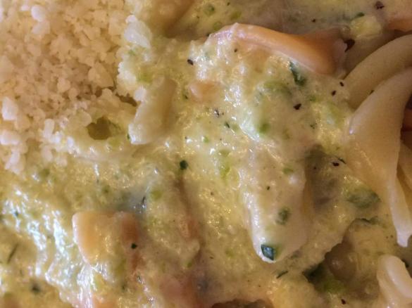 Zucchinisoße mit Parmesan (Zucchini, Sahne/Milch, Frischkäse)