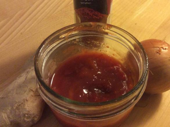 Tomaten-Paprika-Chili-Chutney mit Ingwer