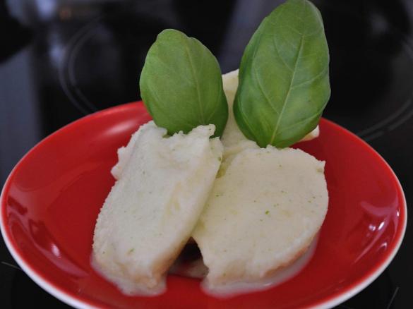 Ananas-Basilikum Eis