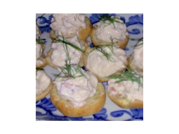 Mini-Windbeutel m. Lachs-Frischkäse-Creme