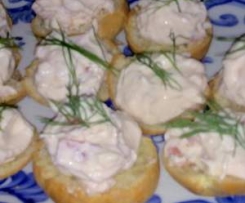 Mini-Windbeutel m. Lachs-Frischkäse-Creme