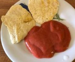 Topfen ( Quark ) Nockerl mit Mus (süßsauer) aus Rhabarber und Erdbeeren