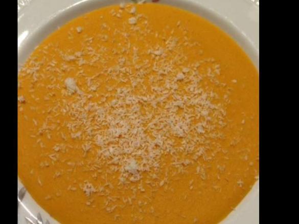 Rote Linsen-Kokos-Karottencrèmesuppe