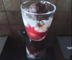 Rote Grütze-Windbeutel Dessert