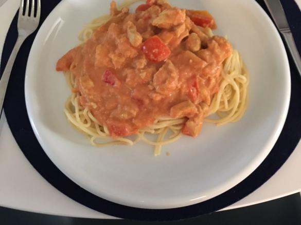 Spaghetti in Paprika-Putensoße
