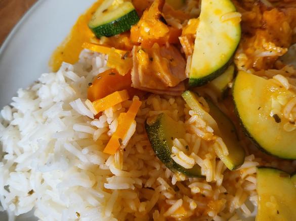 Gemüse in Tomatenrahmsauce