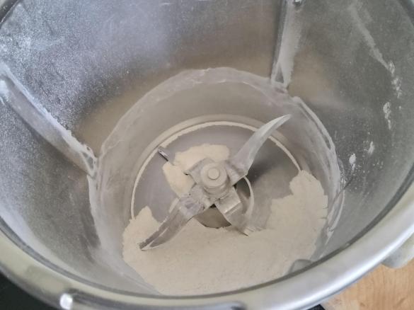 Sahnesteif mit Johannisbrotkernmehl