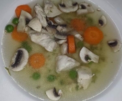 Hühnersuppe mit Champignons und Möhren