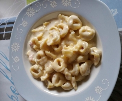 Tortellini in Schinken-sahne-Soße 