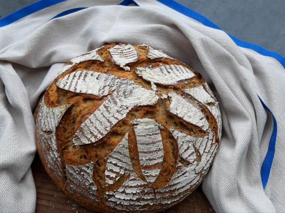 Sauerteig Brot mit Brühstück und Ruchmehl