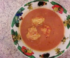 Tomatensuppe mit Käseklößchen