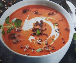 Paprika- Tomatencremesuppe mit Hackfleisch