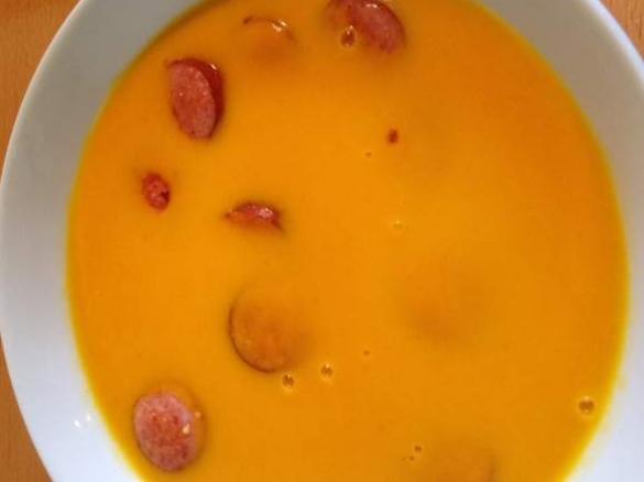 Kürbissuppe mit Ingwer und Kokos 