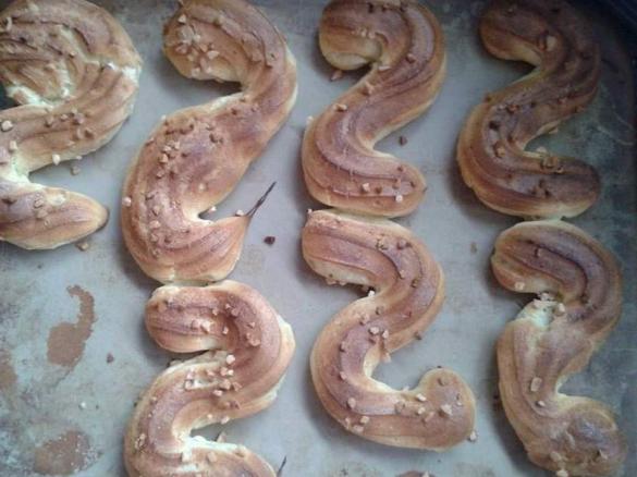 Schwanenhälse (Gebäck)