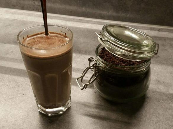 Variation von Marzipan-Trinkschokolade