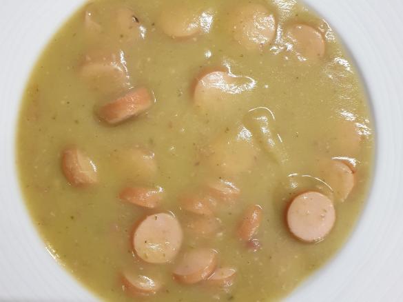 Kartoffelsuppe mit Würstchen - ala Oma