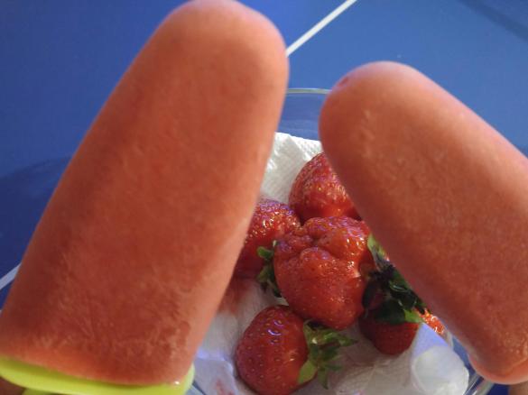 fruchtiges Erdbeer - Eis am Stiel