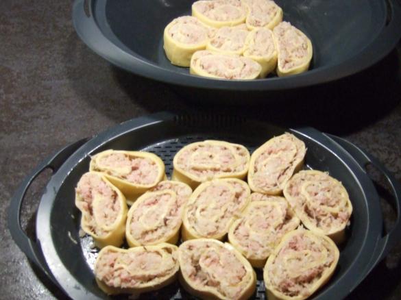 Variation von Nudelrolle gefüllt mit Kassler und Sauerkraut