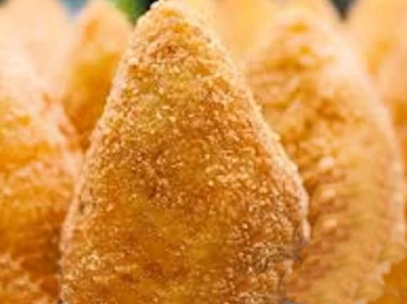 Arancini mit Ziegenkäse und Mandeln