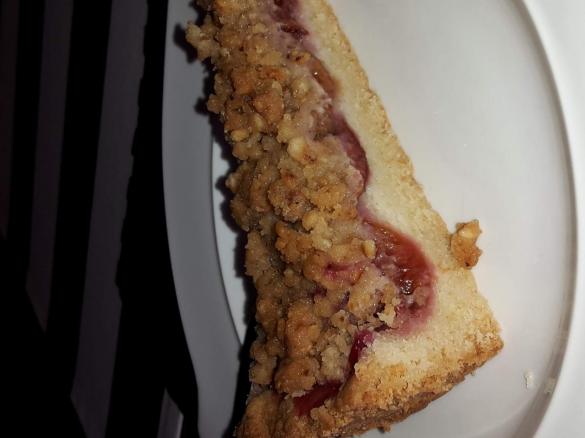 Zwetschgenkuchen mit Nussstreuseln