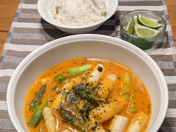 Thailändisches Spargelcurry