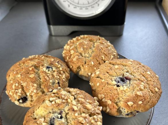 Variation Apfel-Blaubeer-Haselnuss-Muffins