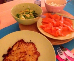 Kartoffel Rösti mit Frischkäse und Räucherlachs