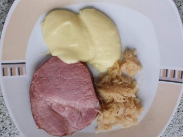 Variation von Kasseler mit Sauerkraut und Kartoffelpüree 