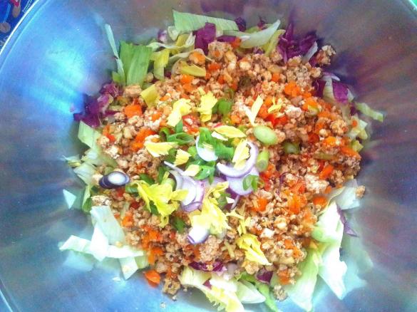 Laab gai, Thai Hähnchensalat