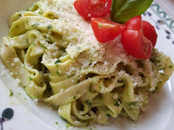 Avocado Basilikum Knoblauch Pesto