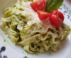 Avocado Basilikum Knoblauch Pesto