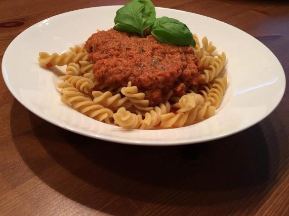 Fruchtige Tomatensoße mit Thunfisch