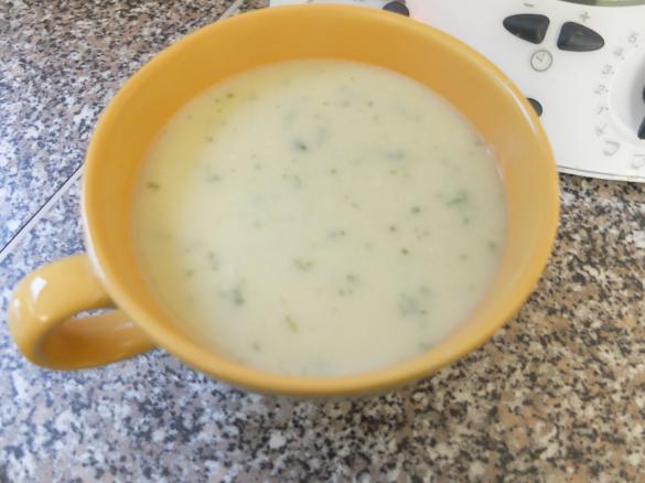 Variation von cremige Kohlrabi-Suppe / vegan