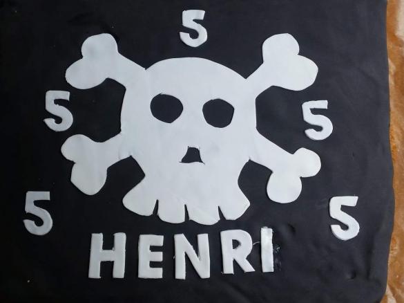 Piratenfahne (Anfängertauglicher Motivkuchen vom Blech für den Kindergeburtstag)