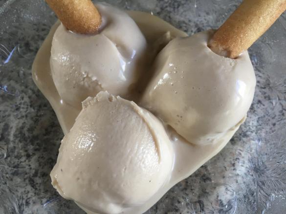 Cremiges Nougat-Mascarpone-Eis für die Eismaschine