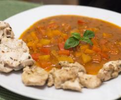 Hühnerbrustfilet mit Gemüse in Tomatensauce