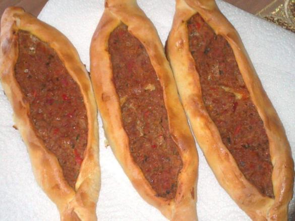 Pide mit Hacklfleisch