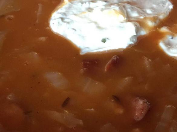 Böhmische Krautsuppe mit frischem Kohl