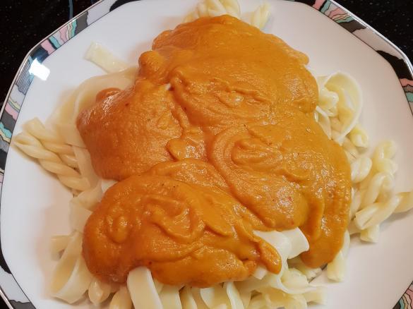 Scharfe Kürbissauce zu Nudeln
