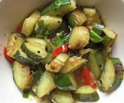 Gegrillter Gurkensalat