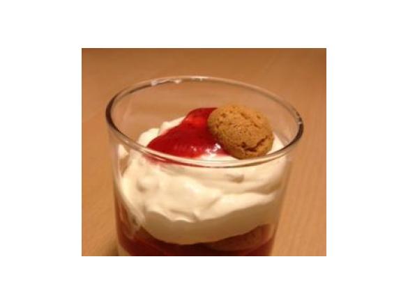 Eierlikör-Schichtspeise m.Amarettini