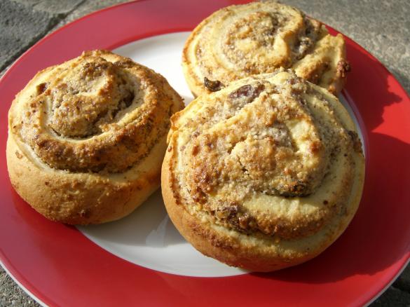 Schneckennudeln mit Rosinen-/Nussfüllung