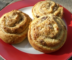 Schneckennudeln mit Rosinen-/Nussfüllung