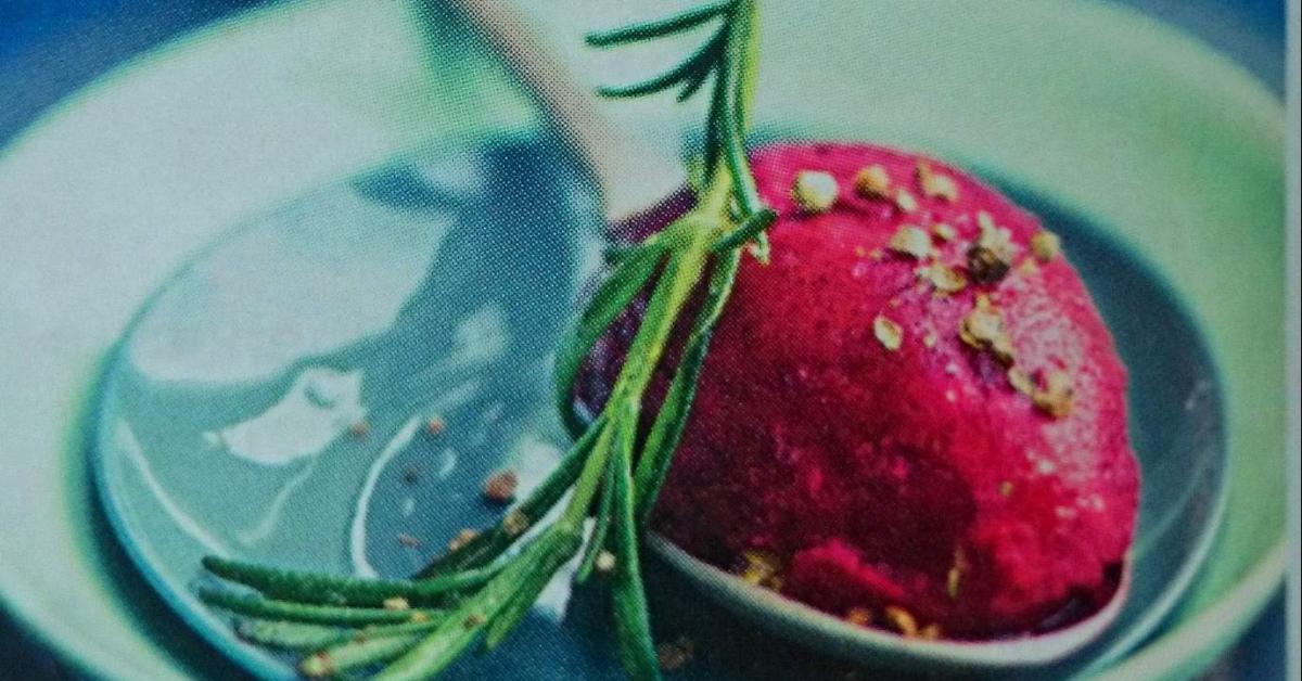 Brombeer-Sorbet mit Rosmarin und grünem Pfeffer von Thermomädel. Ein ...