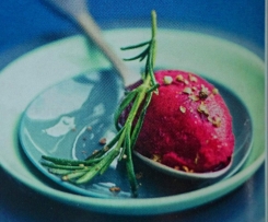 Brombeer-Sorbet mit Rosmarin und grünem Pfeffer