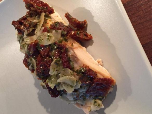 Lachsfilet mit mediterraner Kruste