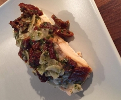 Lachsfilet mit mediterraner Kruste