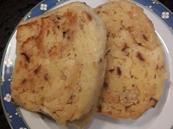 Knusprige Knödel mit Ei und heller Soße