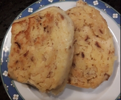 Knusprige Knödel mit Ei und heller Soße